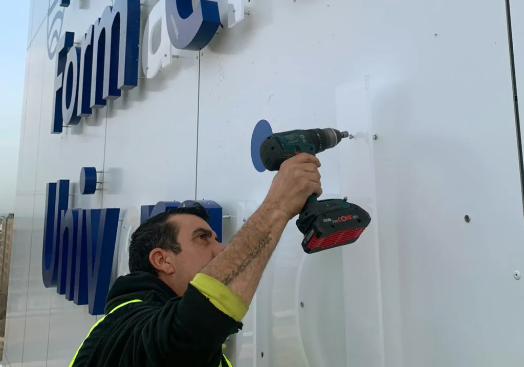 Instalación de letreros